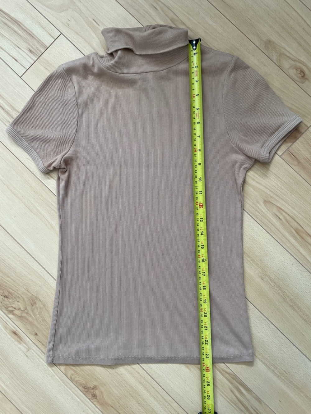 Zara Women’s Sz M Basic Short-Sleeve Turtleneck Tee in Taupe - Picture 4 of 5